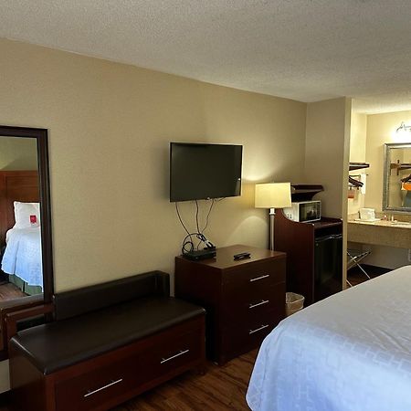 Econo Lodge Huntington - Barboursville University Area Extérieur photo