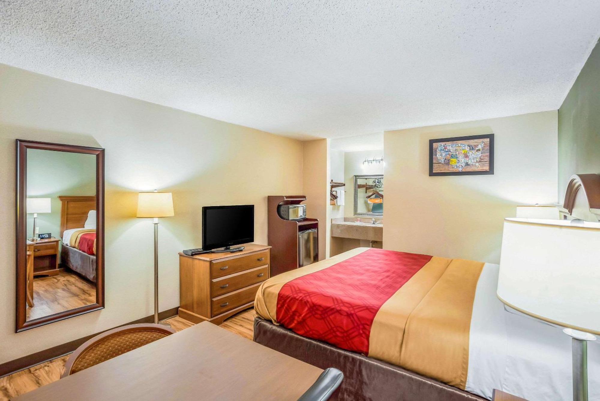 Econo Lodge Huntington - Barboursville University Area Extérieur photo