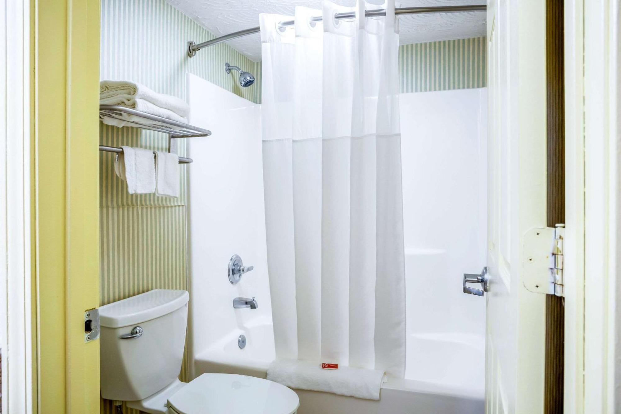 Econo Lodge Huntington - Barboursville University Area Extérieur photo