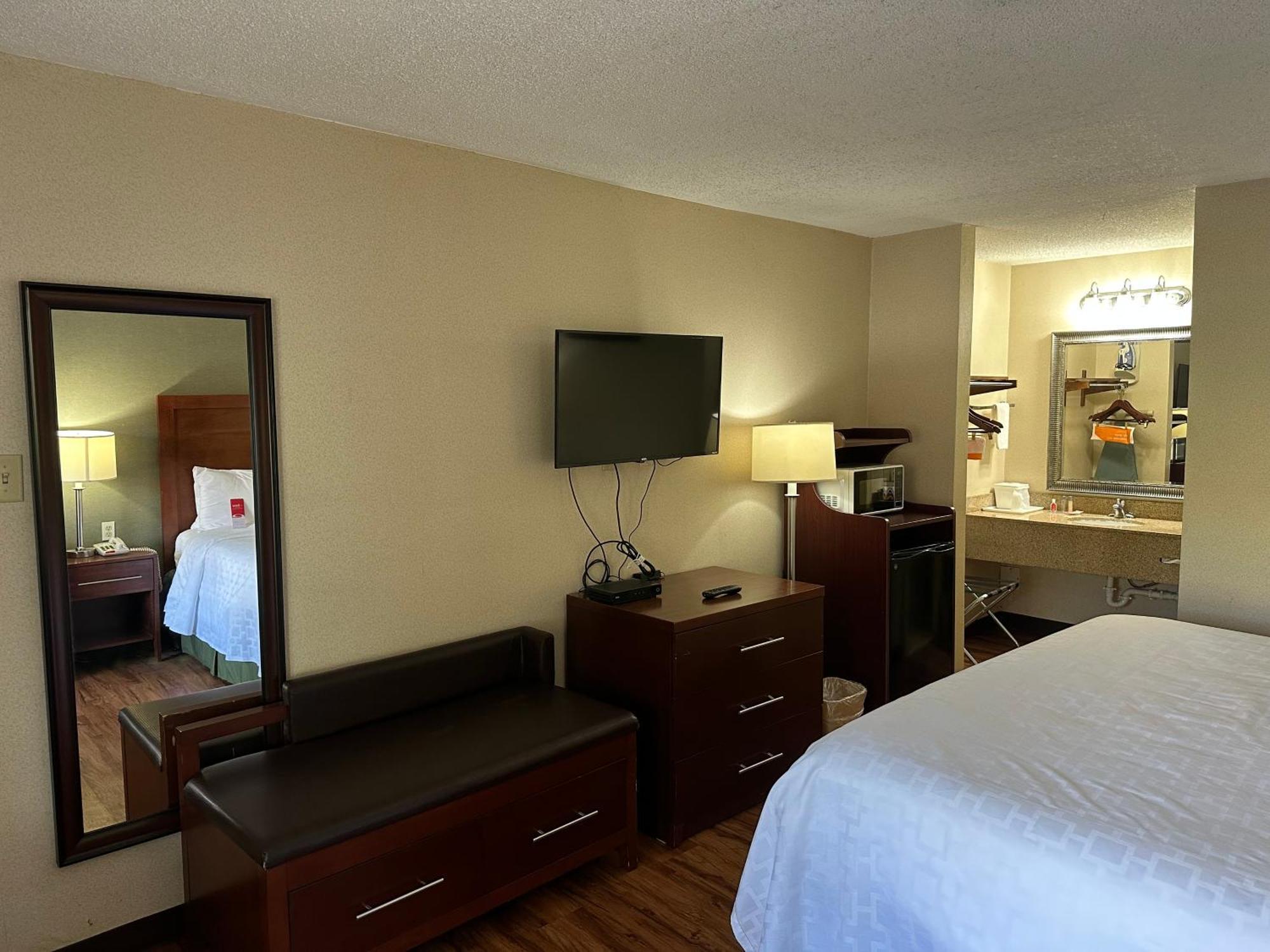 Econo Lodge Huntington - Barboursville University Area Extérieur photo