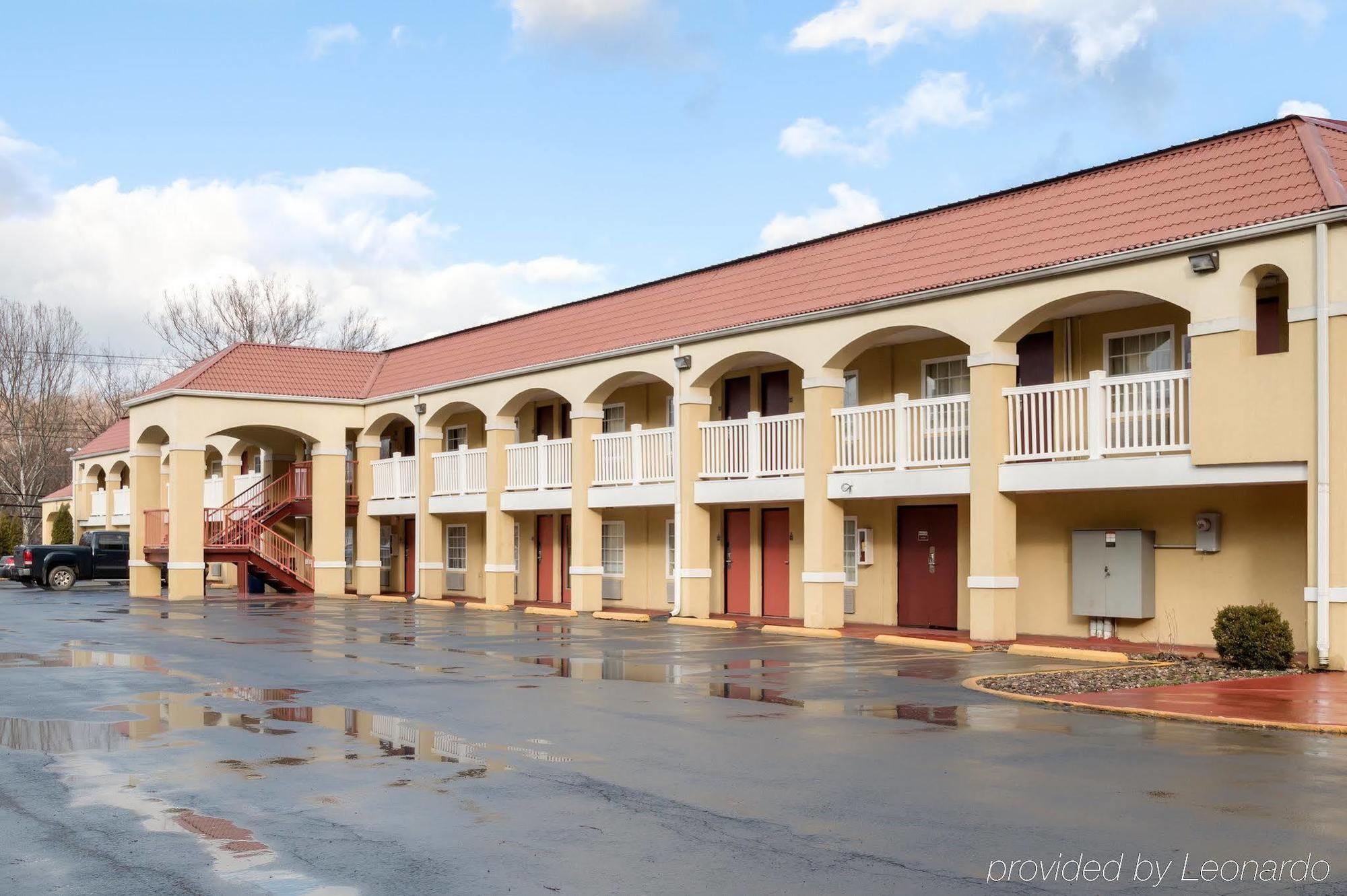 Econo Lodge Huntington - Barboursville University Area Extérieur photo