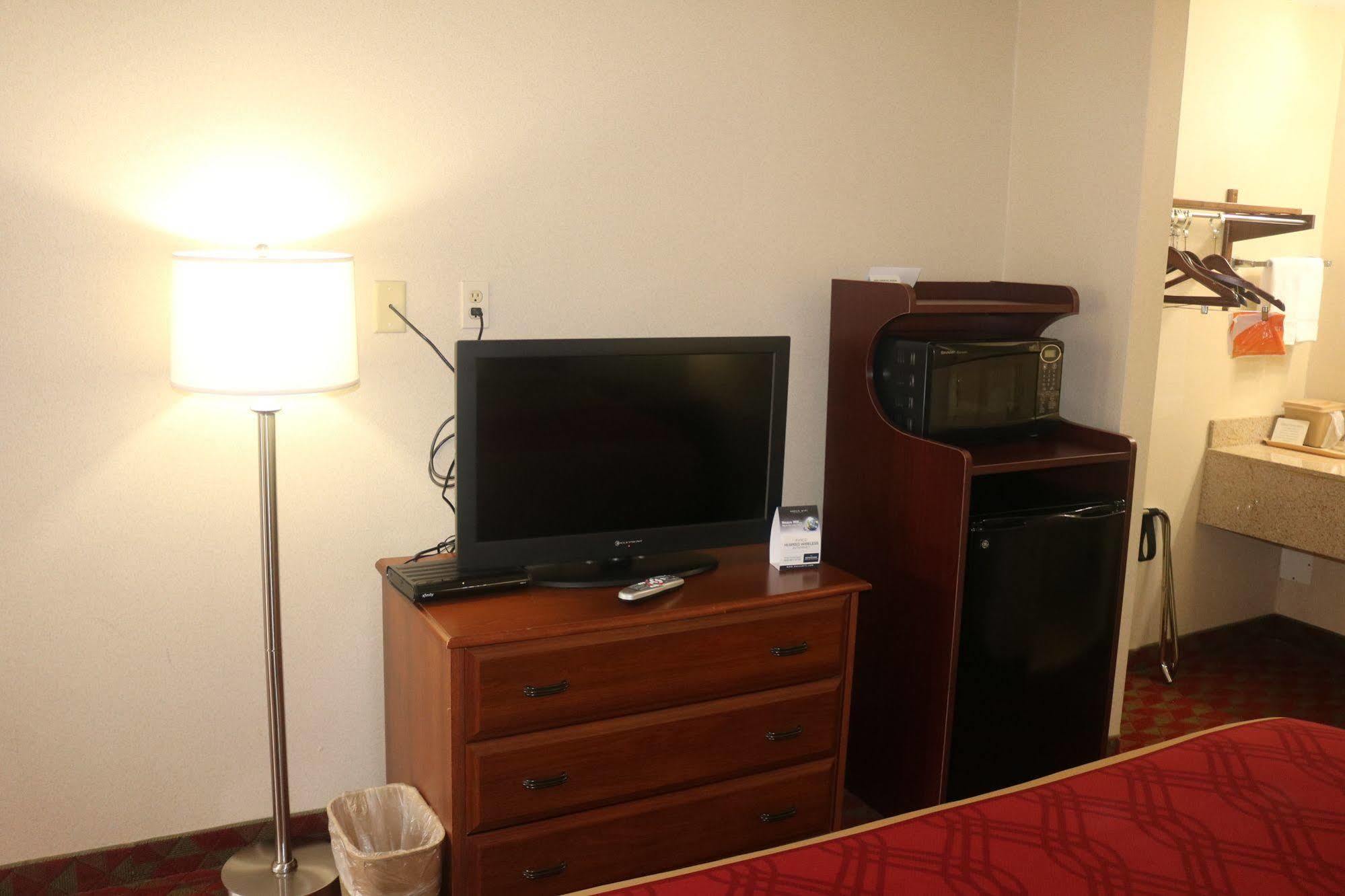 Econo Lodge Huntington - Barboursville University Area Extérieur photo