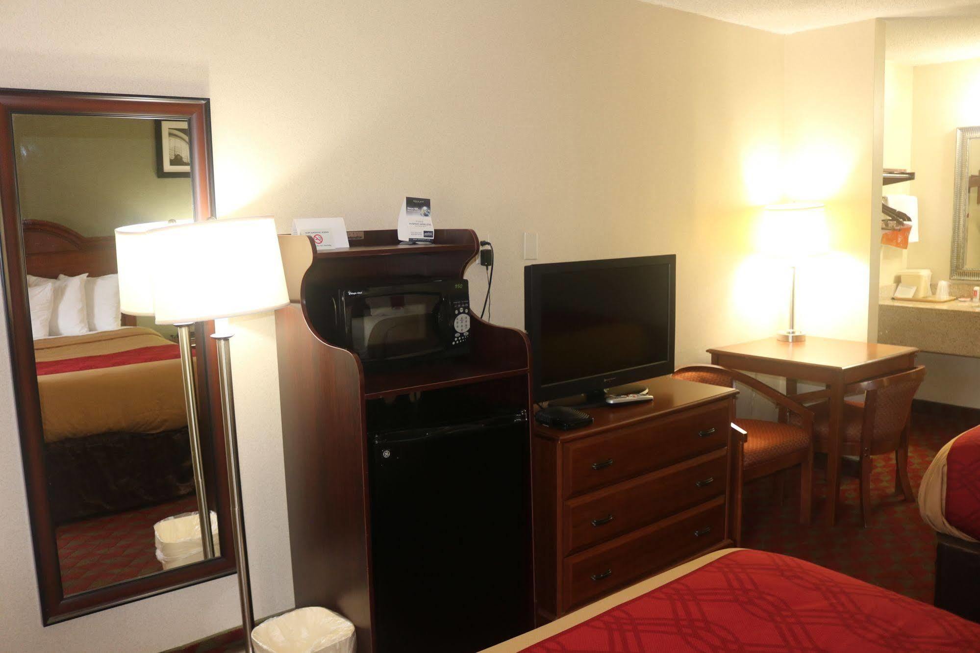 Econo Lodge Huntington - Barboursville University Area Extérieur photo