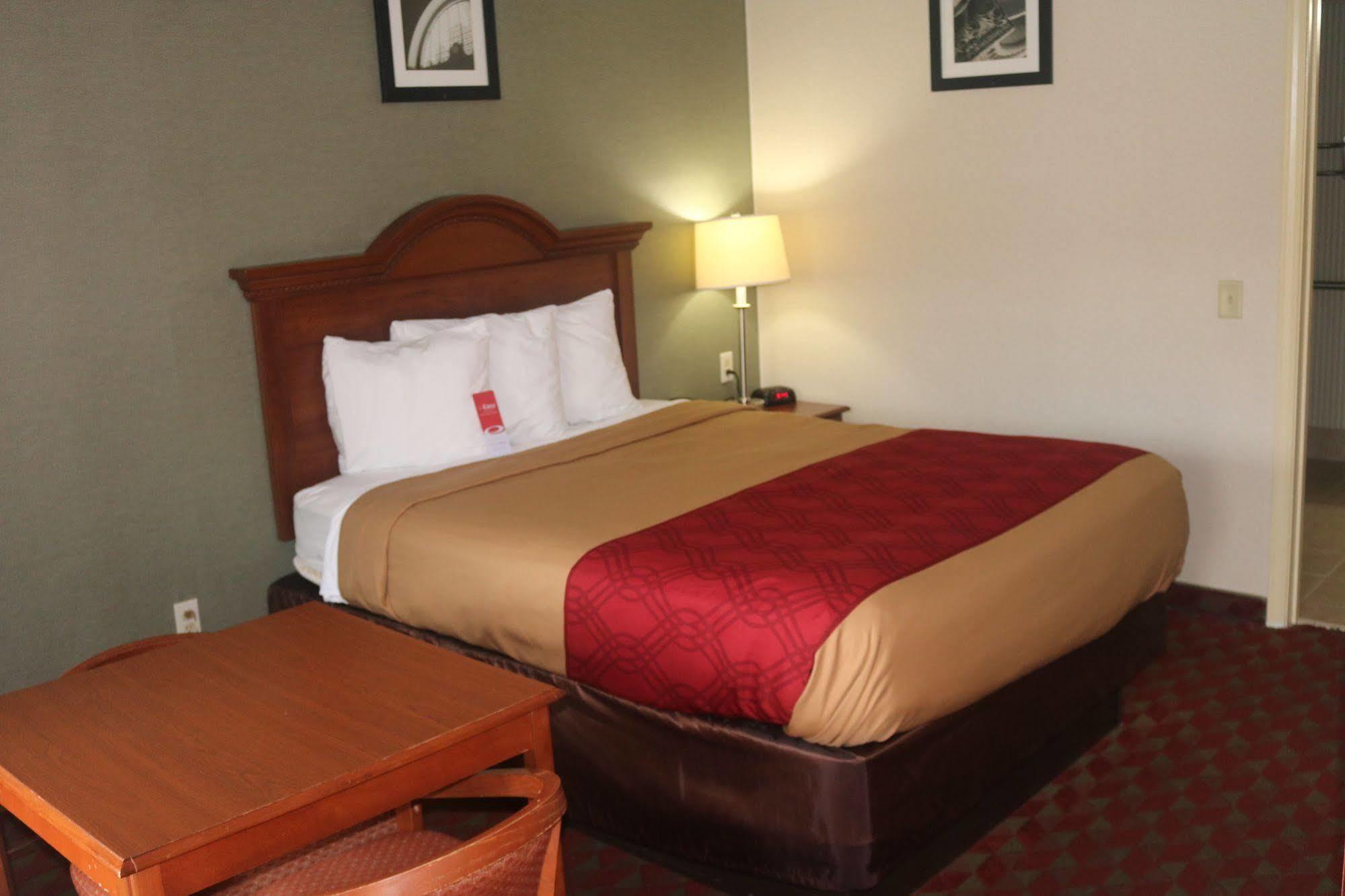 Econo Lodge Huntington - Barboursville University Area Extérieur photo