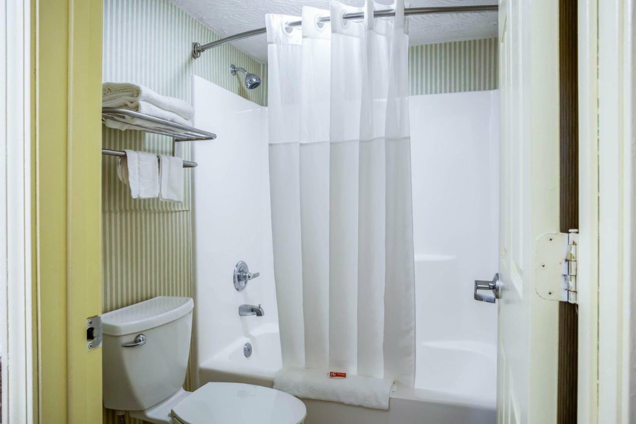 Econo Lodge Huntington - Barboursville University Area Extérieur photo